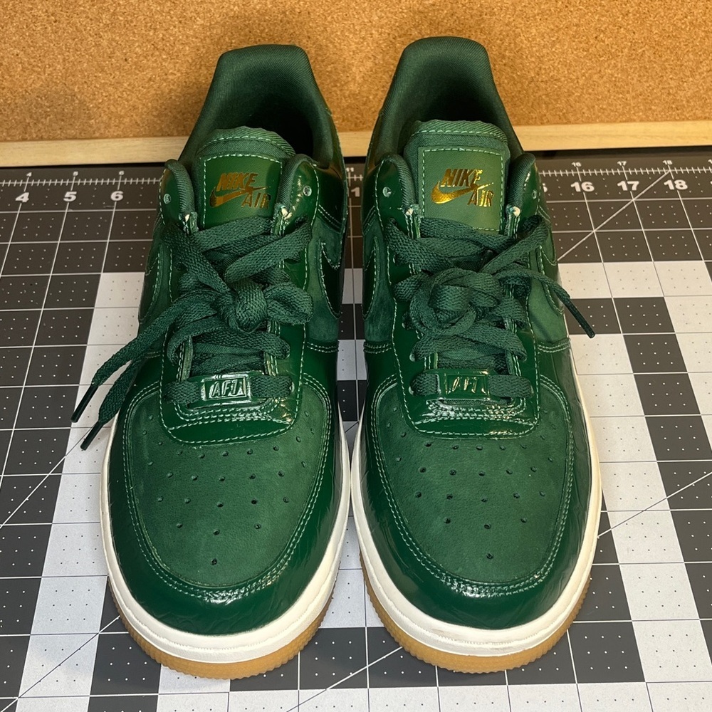 Nike 
Air force 1 LX
Gorge green croc
Nwot - Picture 11 of 16